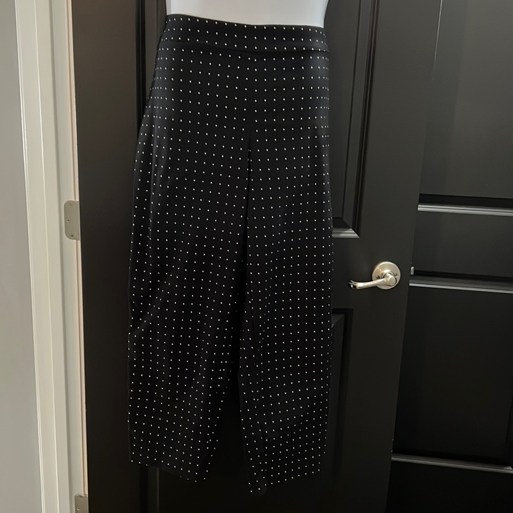 Black straight leg pull on pant with white diamond print 22w